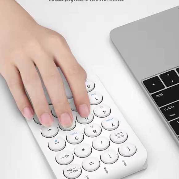 Bluetooth Numeric Keypad - Pastel Green - Picture 9 of 15